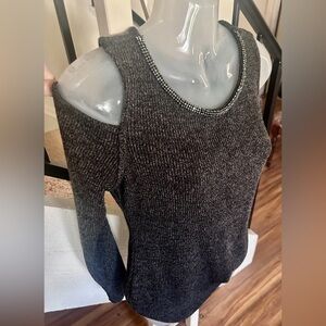 Juicy Couture Women SZ M Cut Out Shoulders Gray Sweater Top with Sequin …​​​​